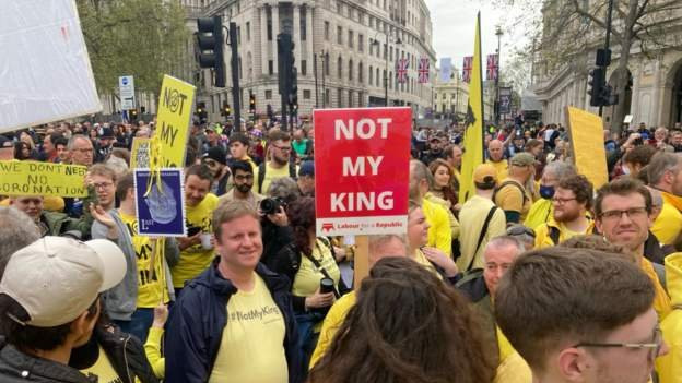 krunisanje, antimonarhisti