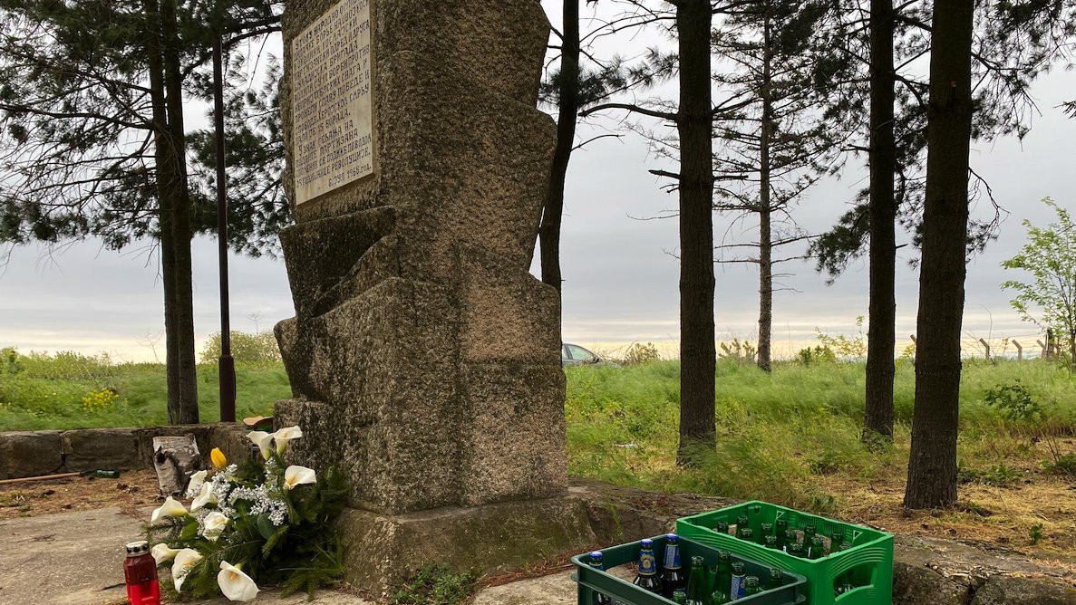 spomenik kod malog orašja