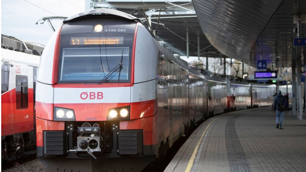 An Austrian Federal Railways (OeBB) train