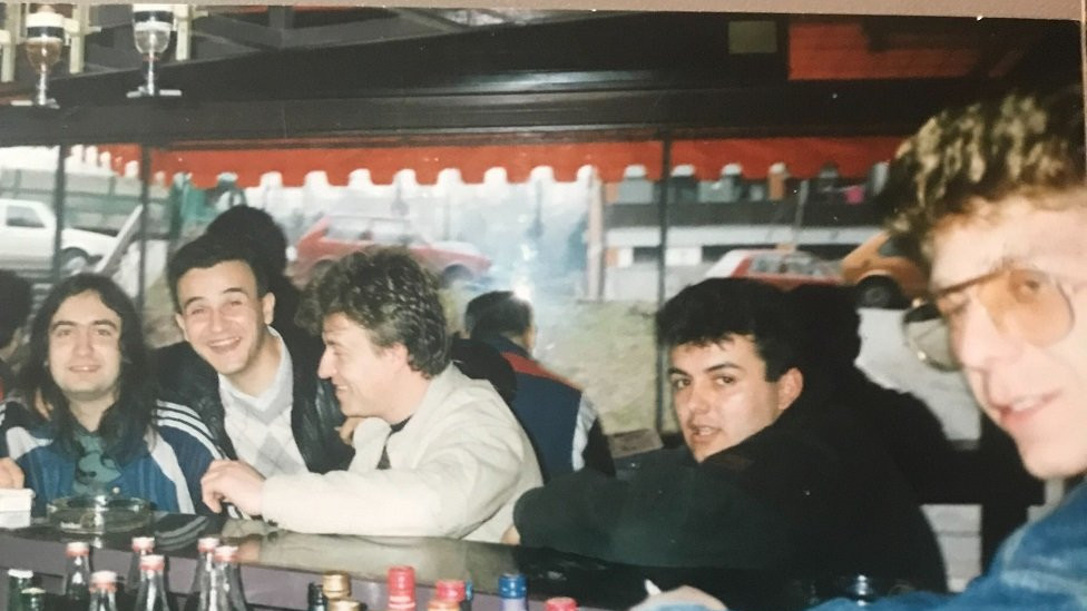 Boško u crnoj jakni i na slici levo njega drug Amir Šulović