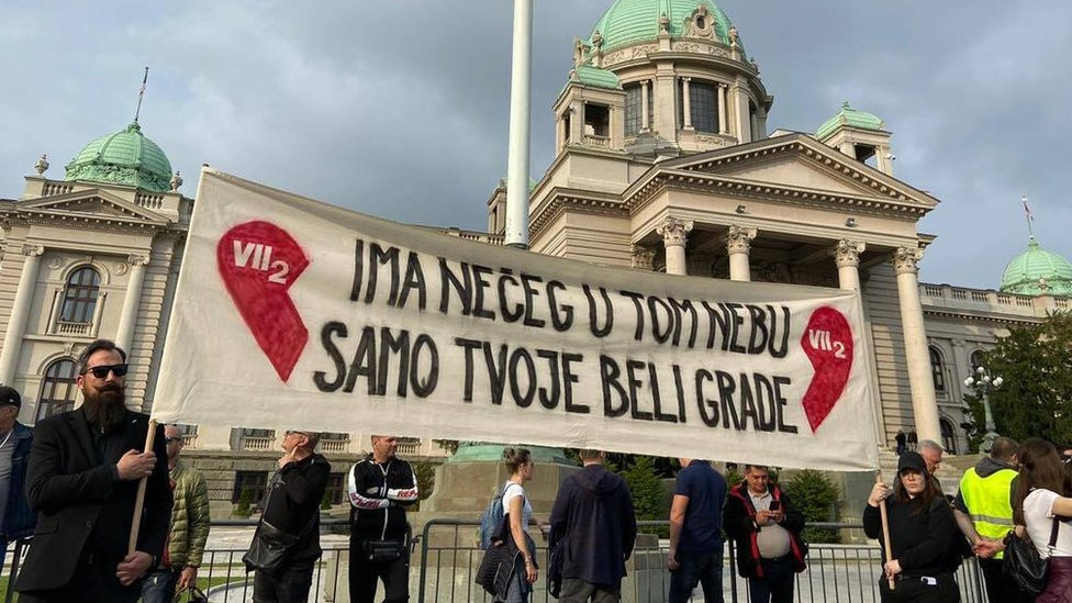 Transparent ispred Skupštine Srbije