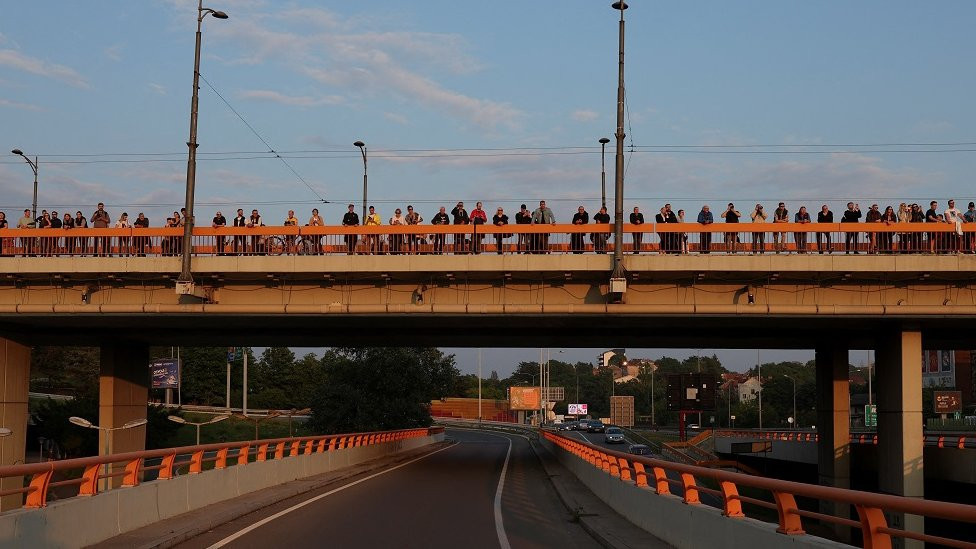 Demonstranti pristižu na most Gazelu