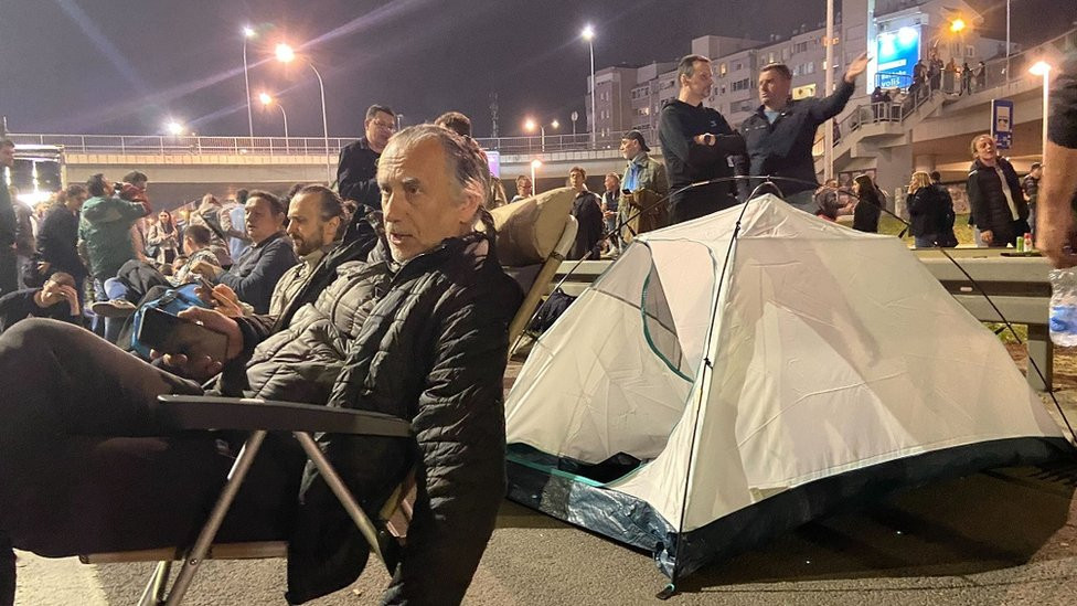 Neki od demonstranata su poneli i šatore