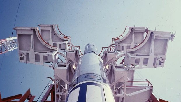 Američki pokušaj da se pošalje satelit u svemir 1957. godine bio je neuspešan kad je raketa Vangard eksplodirala odmah po lansiranju
