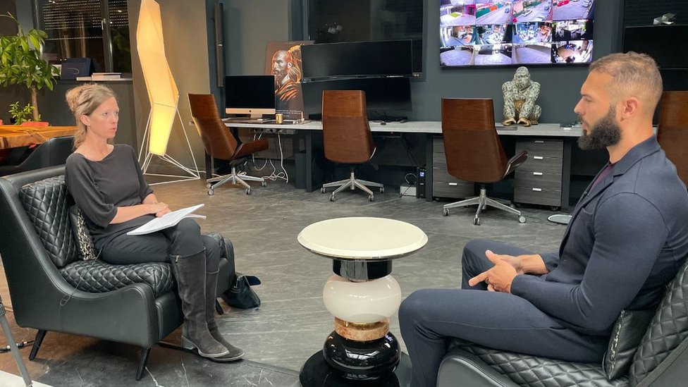 Lusi Vilijamson na intervjuu sa Endrju Tejtom