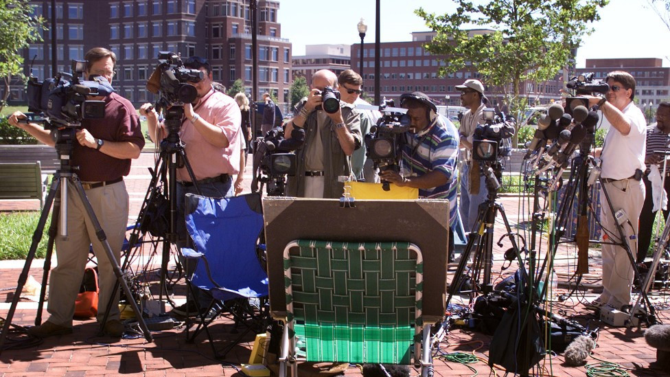 The media scrum at Hanssen court appearance in 2001 in Virginia