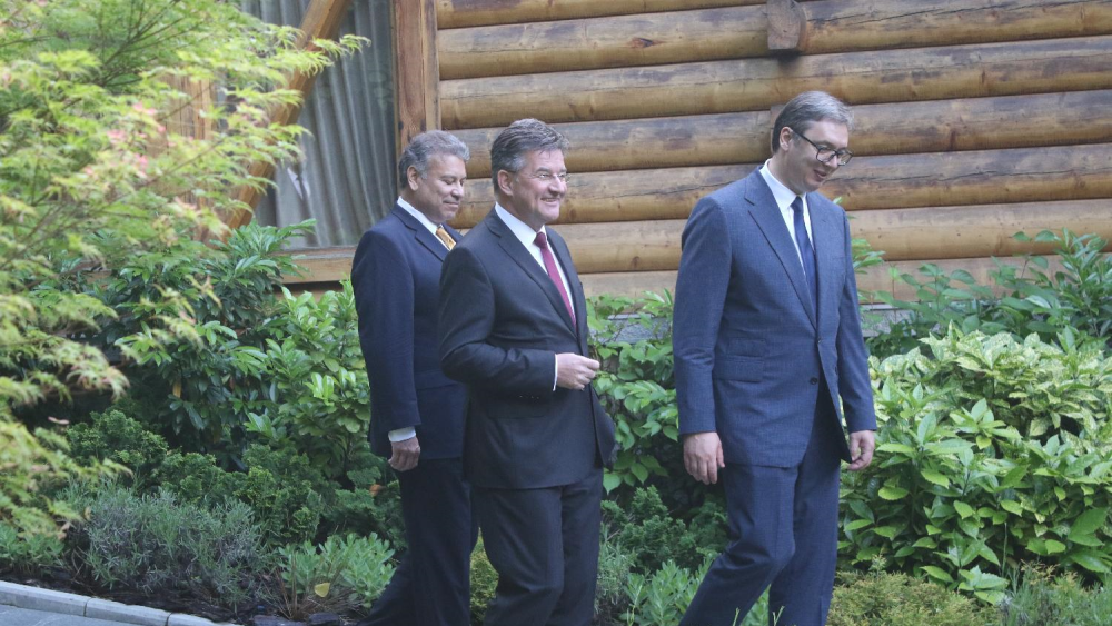 Vučić, Lajčak, Eskobar