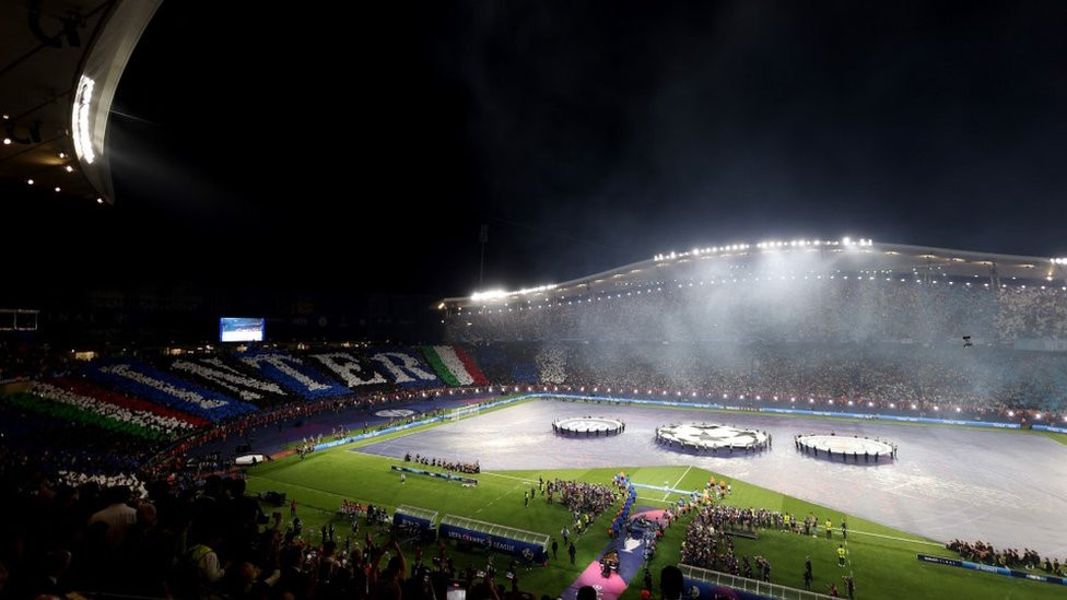 Koreografija navijača Intera na početku finala