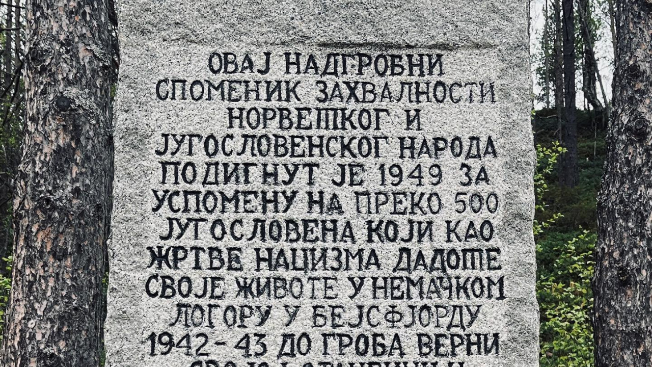 Spomenik u čast jugoslovenskim žrtvama nacizma u Beisfjordu podignut je 1949.
