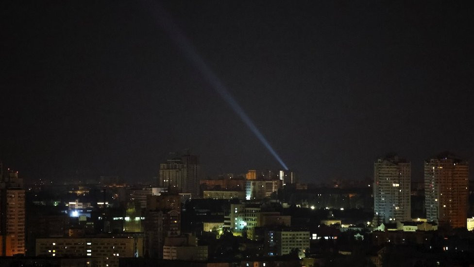 potraga za dronovima na nebu