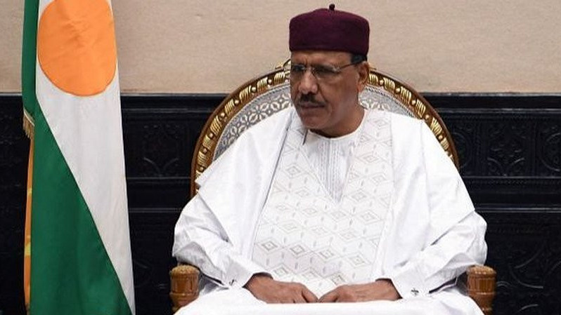 Svrgnuti predsednik Nigera Muhamed Bazum