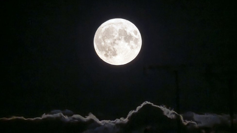 The blue supermoon is seen over Leeds, England. Photo: 30 August 2023