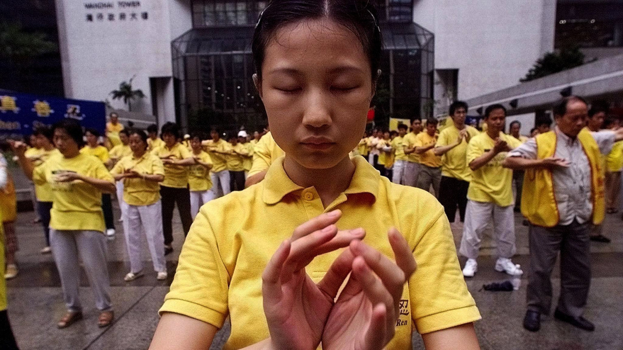 Falun Gong members practising openly in the street in Hong Kong in May 2001