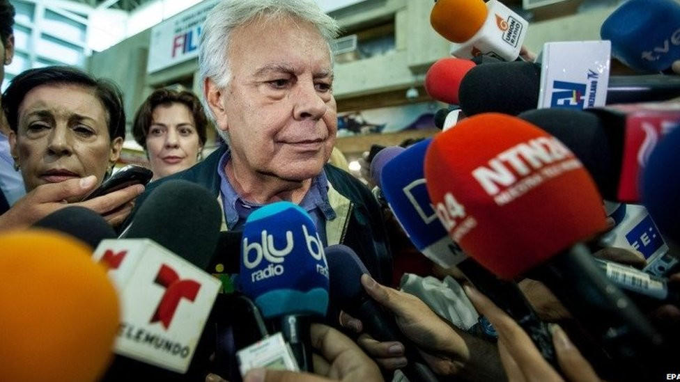 Former Spanish Prime Minister Felipe Gonzalez, talks to the press in the international airport Simon Bolivar, located in Maiquetia, Venezuela, on 7 June 2015.