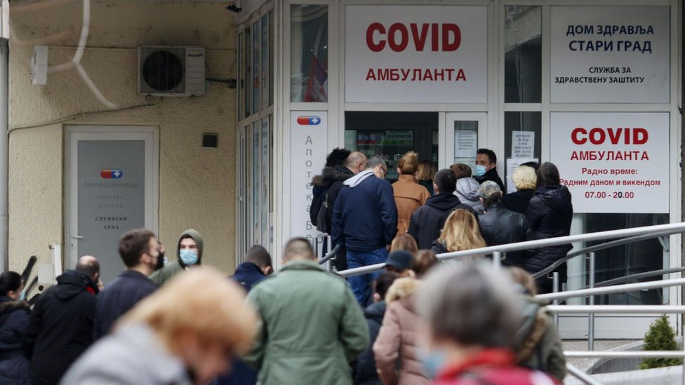 Gužve ispred kovid ambulanti