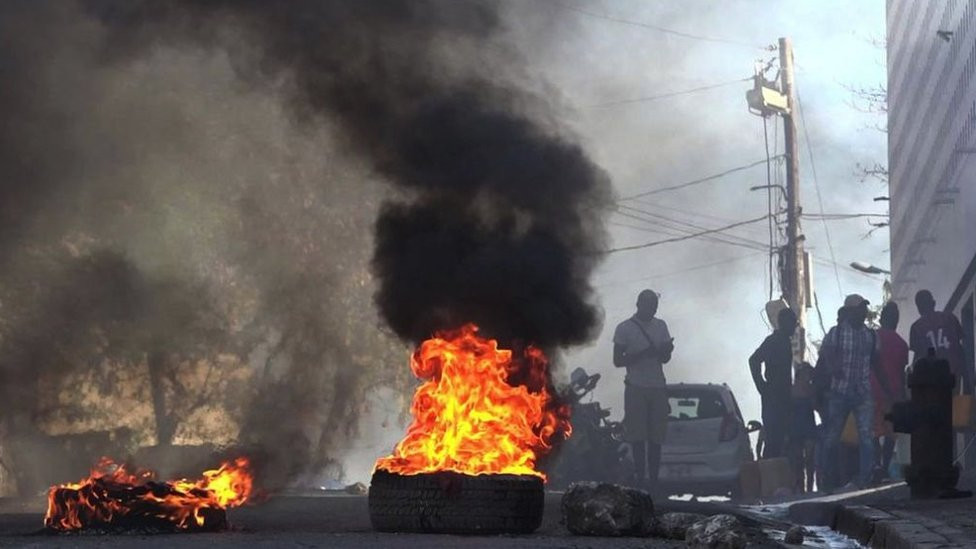 Gume gore na ulicama Port-o-Prensa