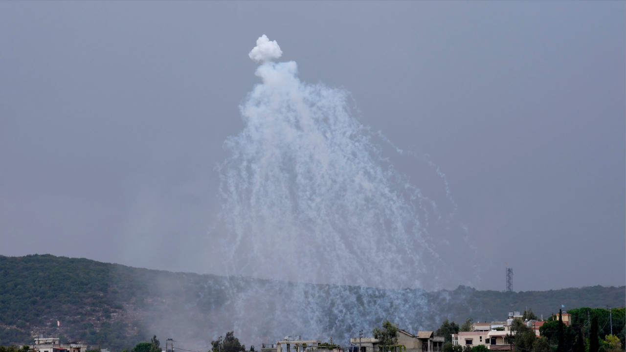 The BBC verified a white phosphorus attack on the village of Aita Al Shaab - 15 October