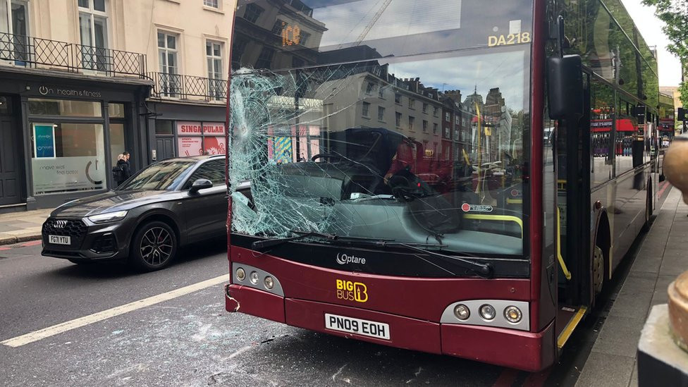 Očevidac Toni Bonsinjor kazao je da se konj sudario sa autobusom koji prevozi turiste