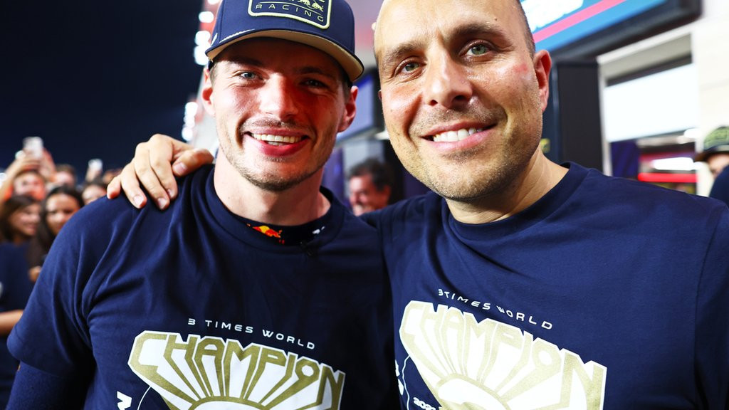 Gianpiero Lambiase and Max Verstappen wearing t-shirts celebrating his third Formula 1 world title