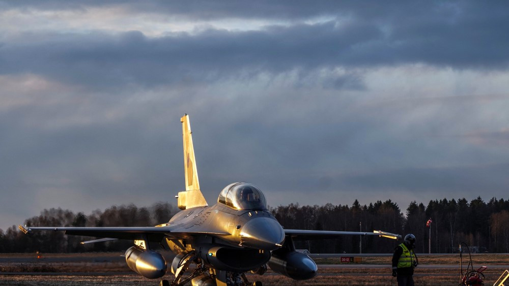 lovac f-16