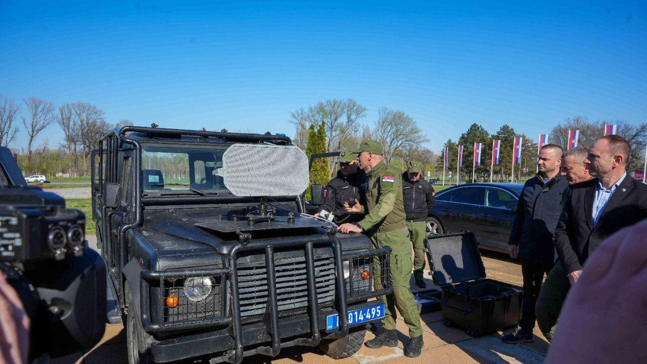 LRAD na autu