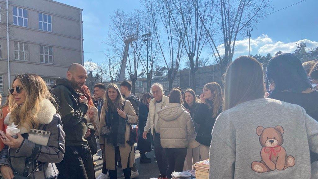 humanitarni bazar učenika Pete gimnazije u Beogradu