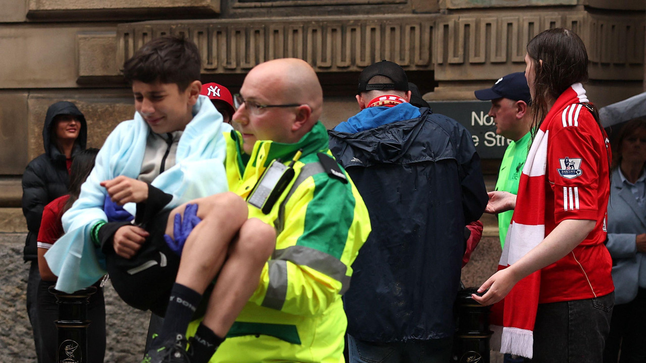 liverpul, automobilom u navijače liverpula