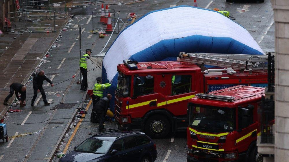 liverpul, automobilom u navijače liverpula