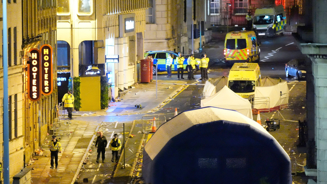 liverpul, automobilom u navijače liverpula