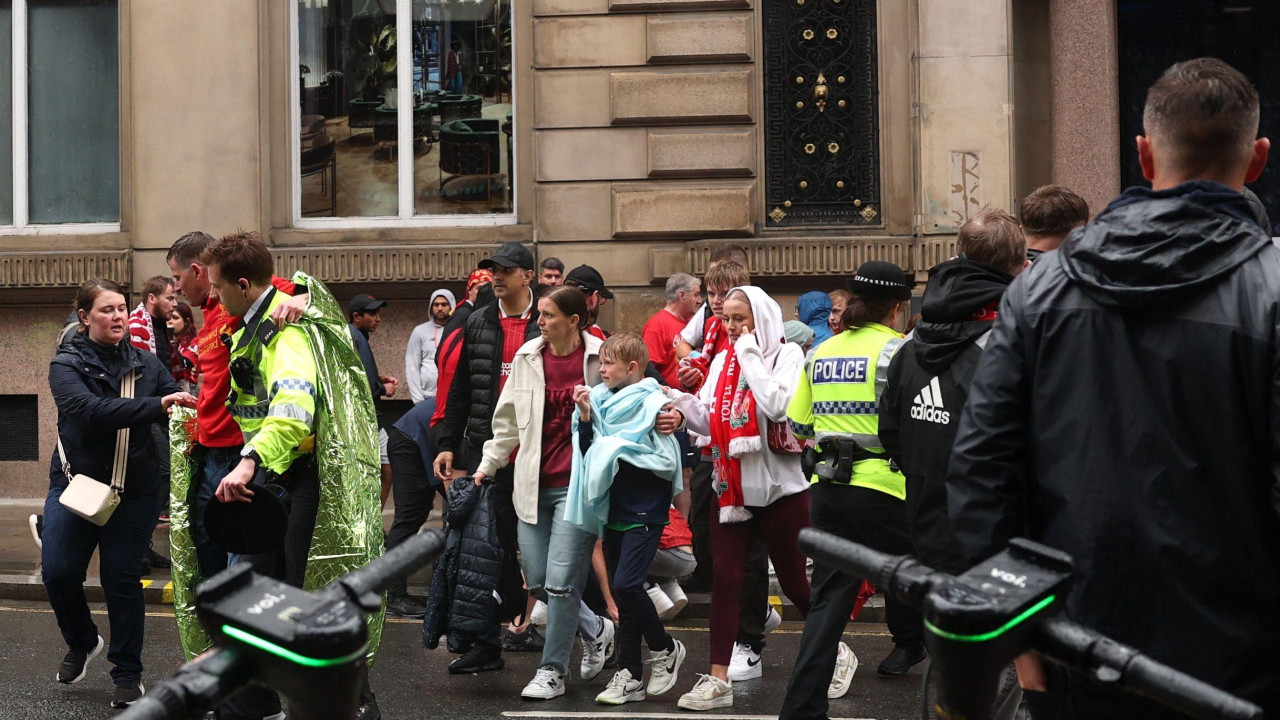 liverpul, automobilom u navijače liverpula