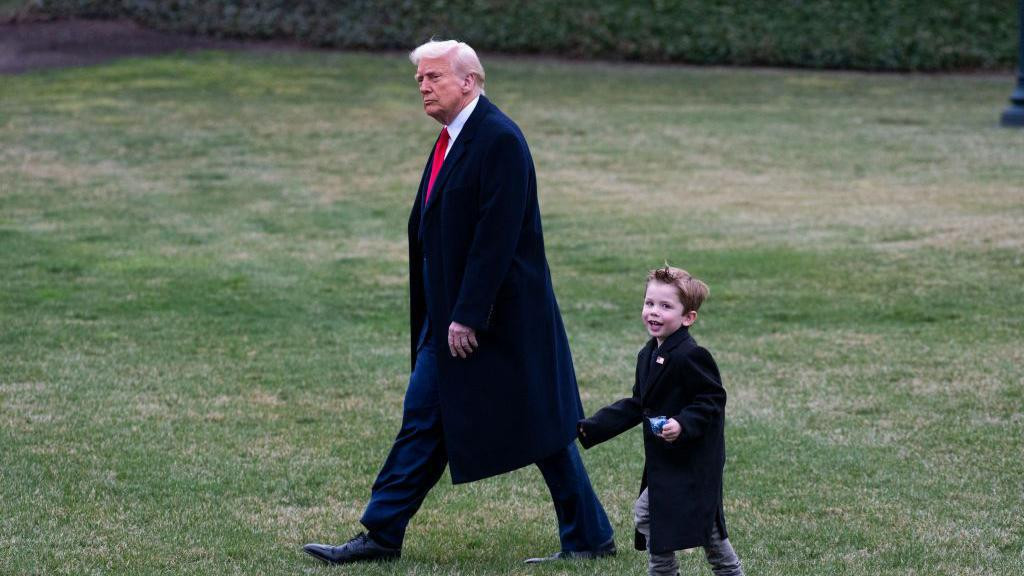 Tramp sa sinom Ilona Maska koji se zove X Æ A-12