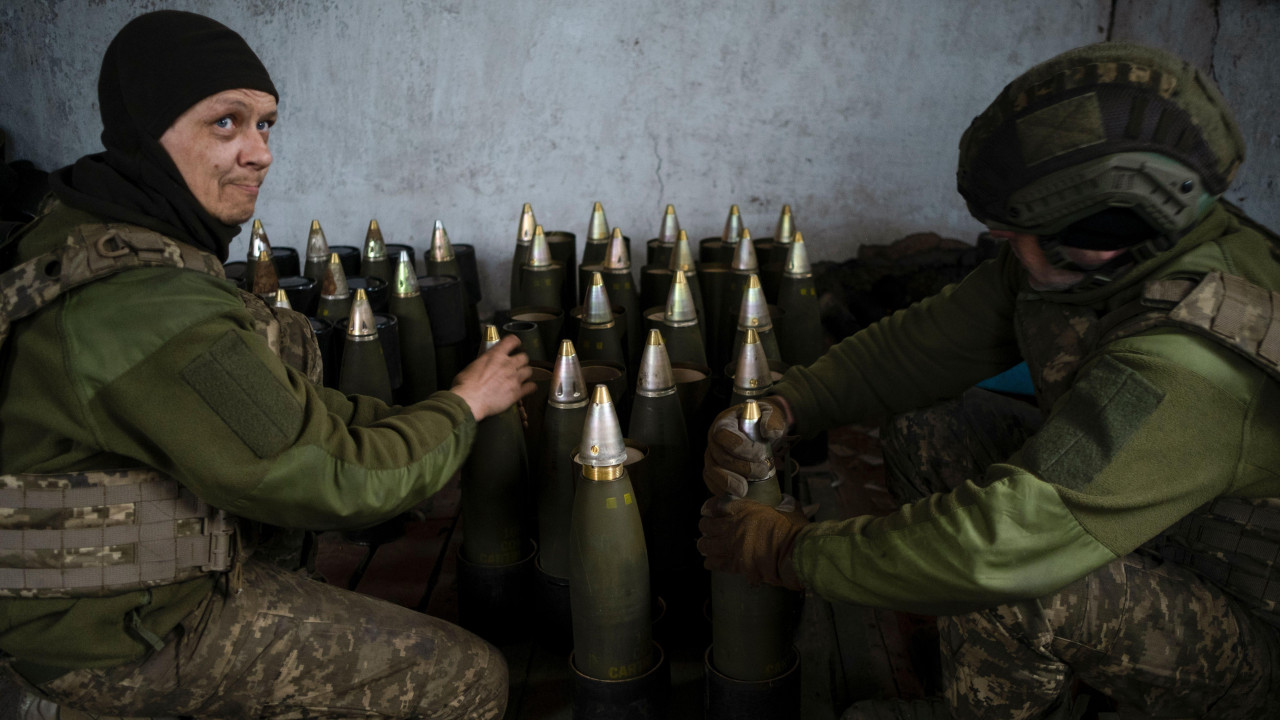 Ukrajinski vojnici sa municijom