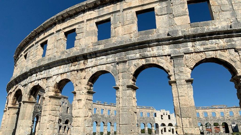 Koloseum u Puli građen je u 1. veku nove ere, kada i koloseum u Rimu