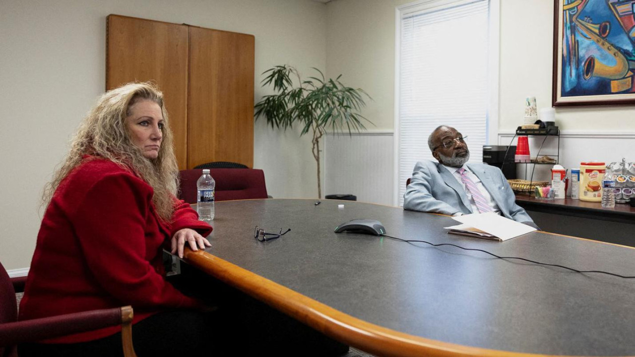 Marlijen Ejms sa njenim advokatom Edvardom Gilbertom