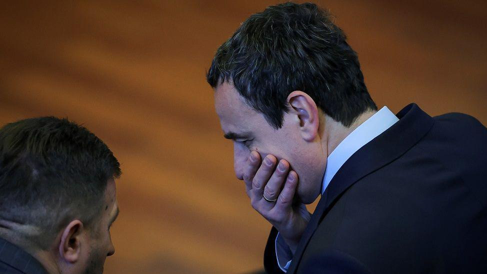 Samoopredeljenje Aljbina Kurtija ima 48 poslanika i podršku manjinskih predstavnika, ali nema potrebnu većinu u parlamentu