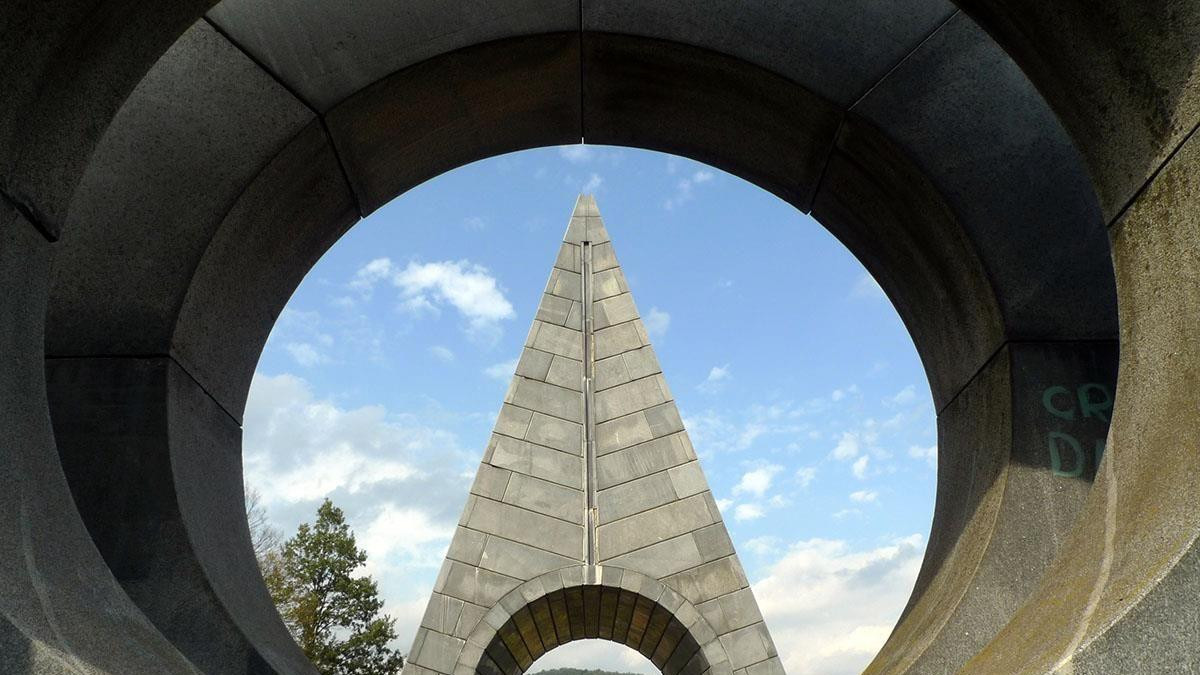 Bogdan Bogdanović, arhitekta, spomenici
