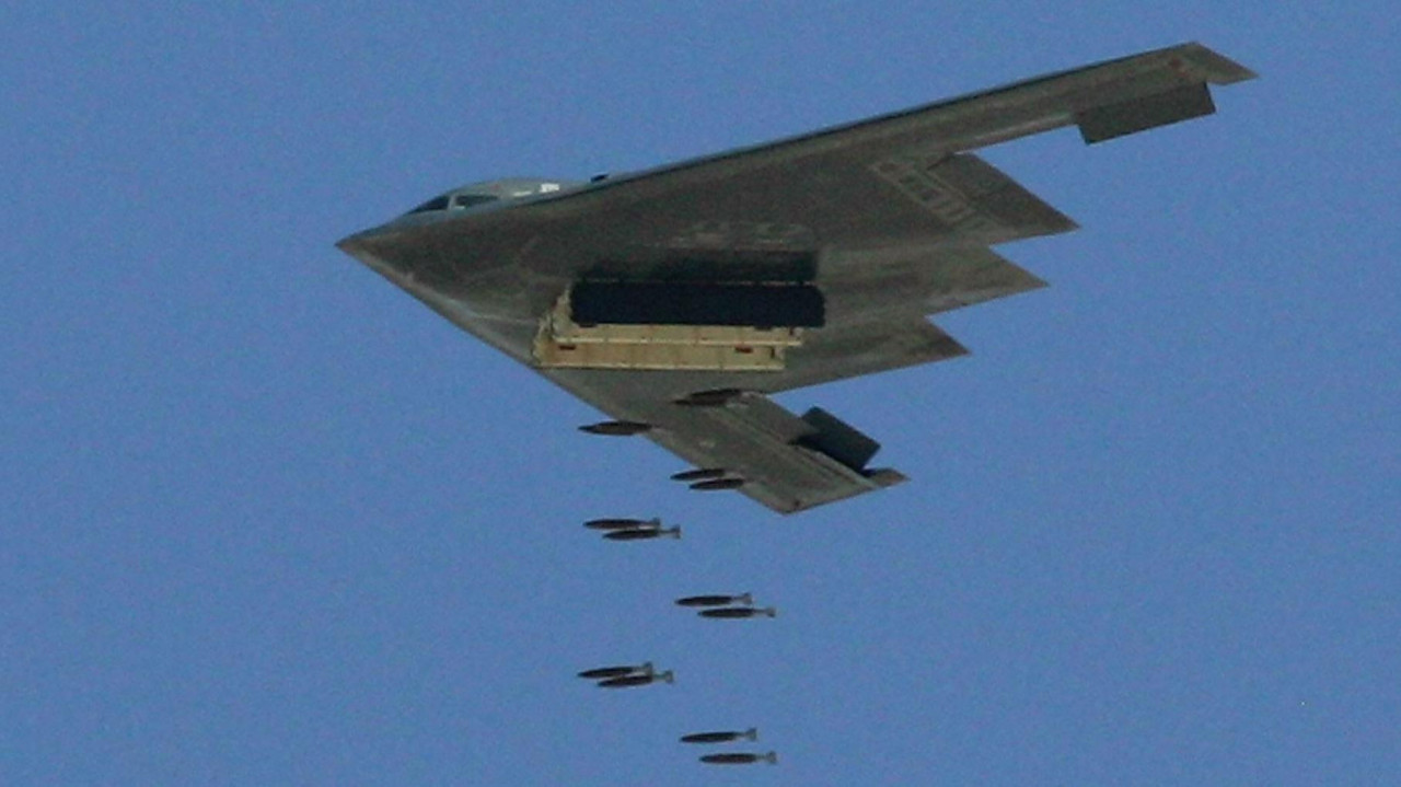 Američki bombarderi B-2 koji mogu da nose moćnu bombu od 13,6 tona