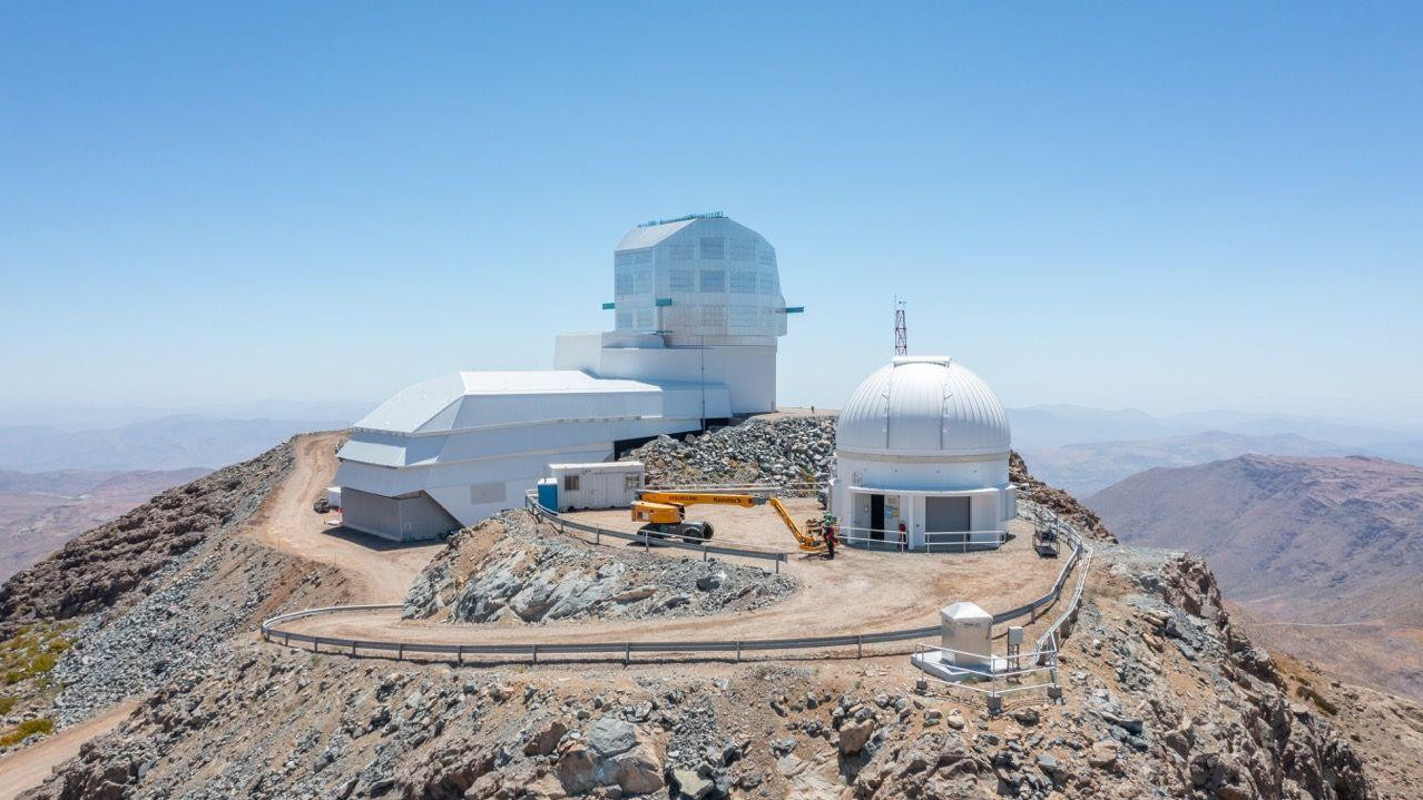 Opservatorija Rubin i pomoćni teleskop Rubin na planini Sero Paćonu u Čileu 