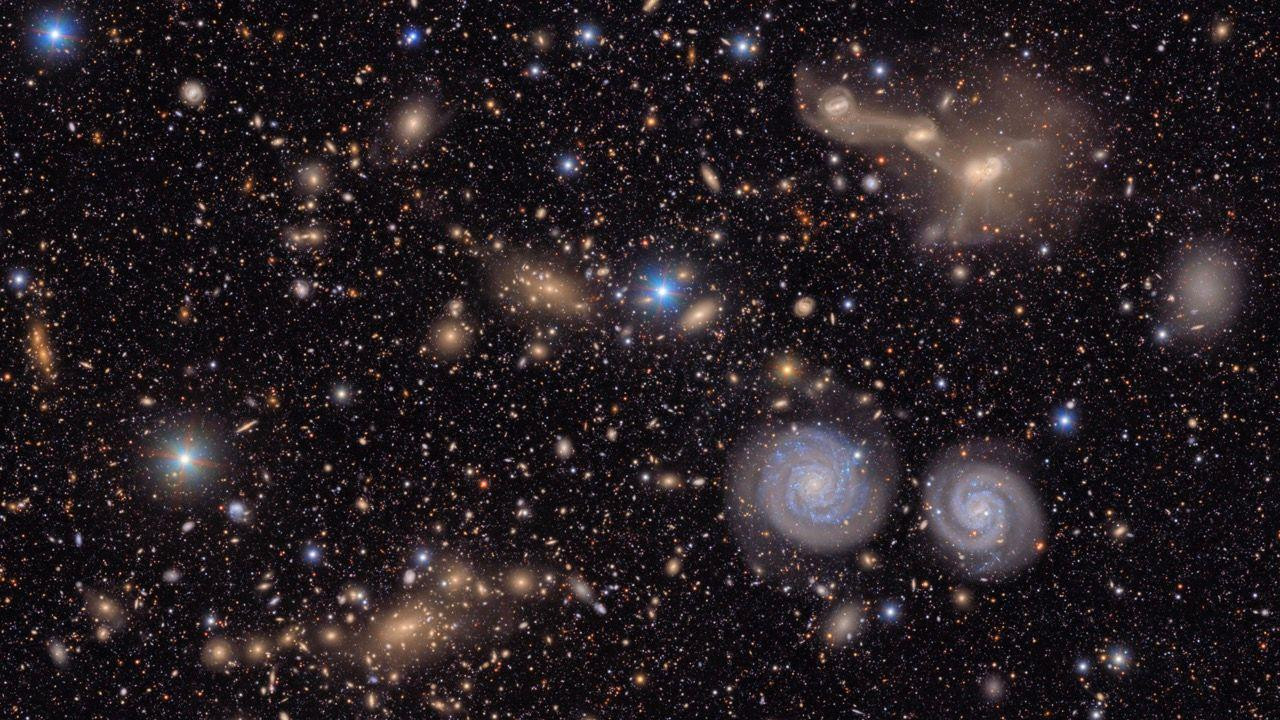 Ogromno galaktičko jato, uključujući spiralne galaksije u ogromnom sazvežđu Device, koje je oko 100 milijardi puta veće od Mlečnog puta 