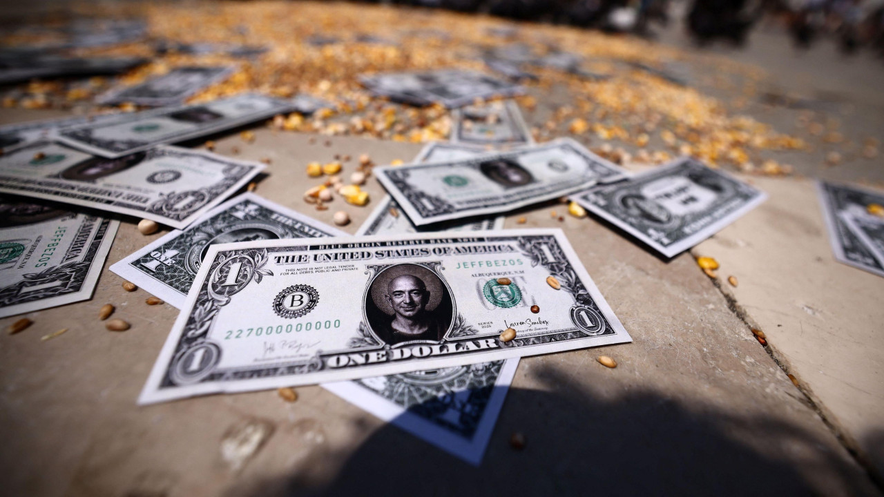 lažni dolari sa slikom Džefa Bezosa 