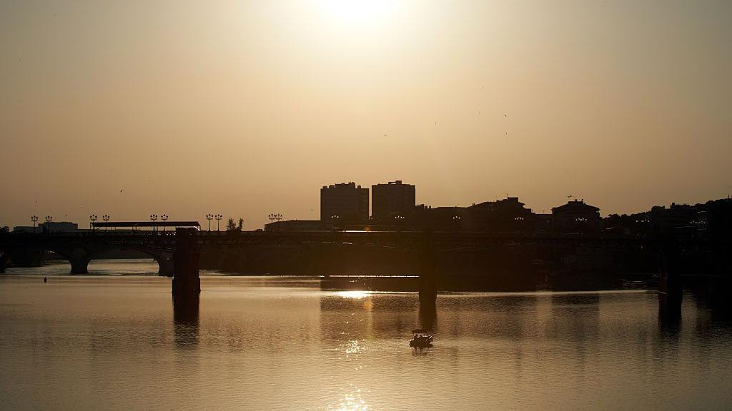 Reka u Tuluzu u sumrak