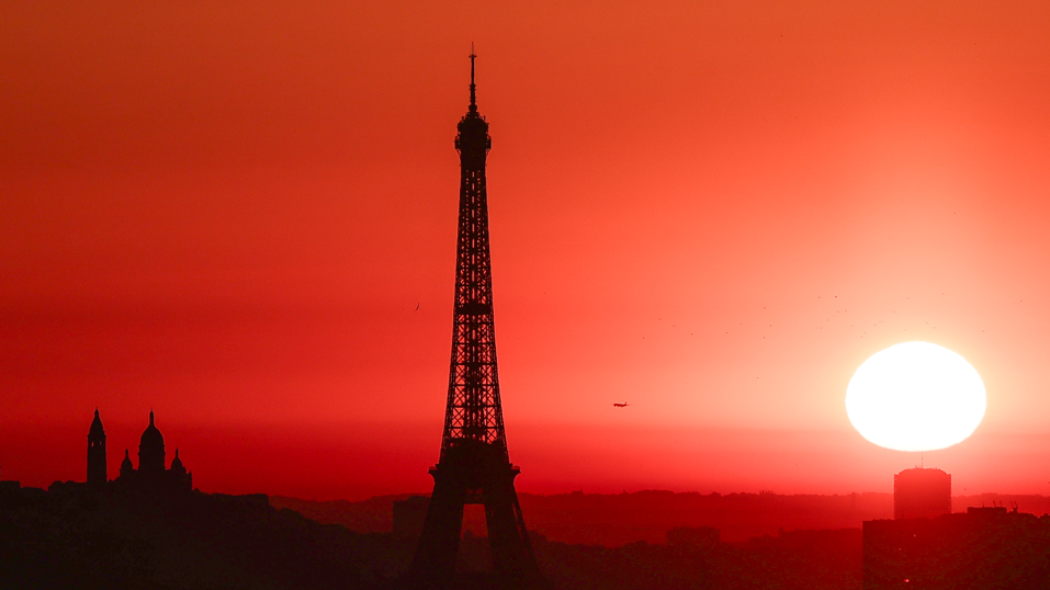 Zvaničnici su saopštili da će vrh Ajfelovog tornja biti zatvoren ceo dan 1. i 2. jula