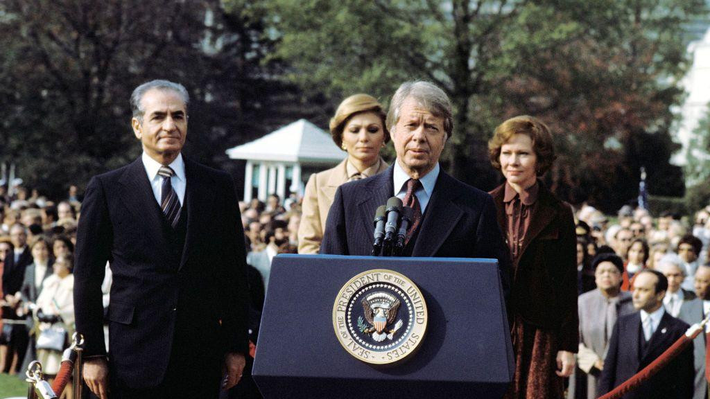 Američki predsednik Džimi Karter dočekuje iranskog šaha u Beloj kući 1977. godine