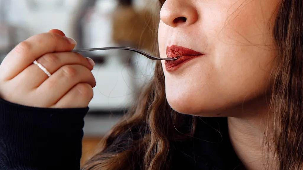 Mekša hrana koju jedemo u odnosu na naše rane pretke mogla je da dovede do promena oblika vilice, veruju neki naučnici