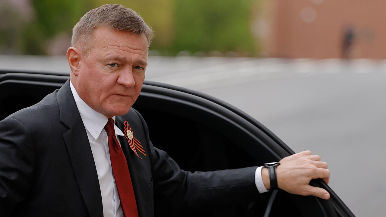 Roman Starovoit izlazi iz kola