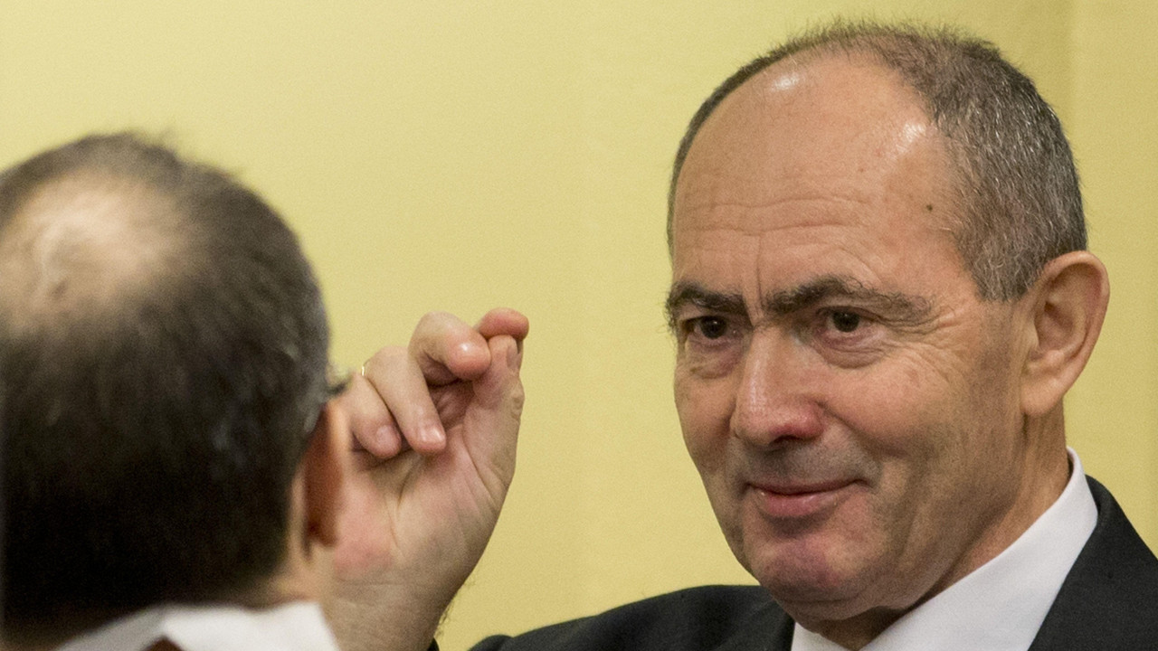 Zdravko Tolimir se u sudnici pojavljivao sa velikim drvenim krstom oko vrata, a prilikom izricanja presude se prekrstio