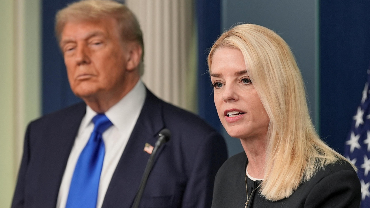 Pem Bondi i Donald Tramp