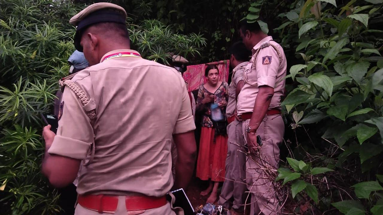 Kutina je opravdavala način života, govoreći da su ona i njene četiri ćerke bile srećne dok su živele u pećini