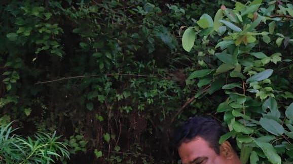 Ulaz u pećinu bio je zaklonjen sarijima različitih boja