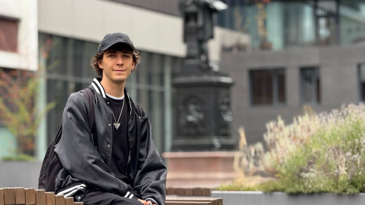 Noa Dejanović živi i studira u Lajpcigu, jednom od najvećih gradova na istoku Nemačke